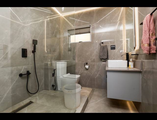 4 BEDROOM TOWNHOUSE FOR SALE IN LA LUCIA